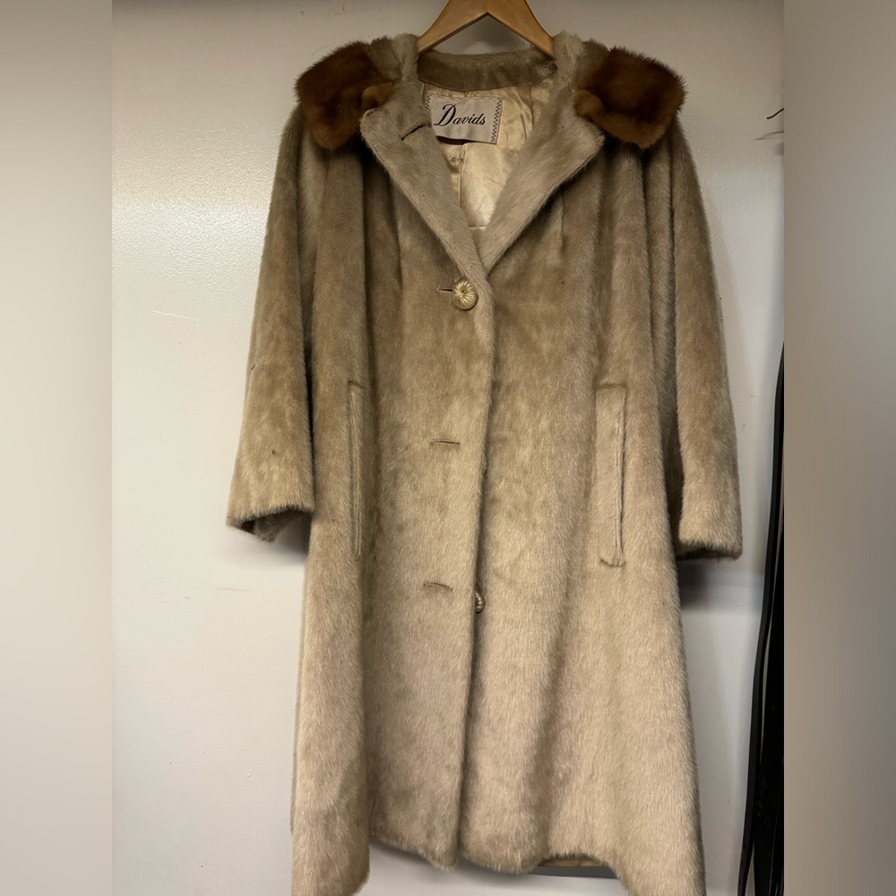 Vintage Ladies Brown/Tan Brazotta styled by Sportowne Faux Fur Coat..